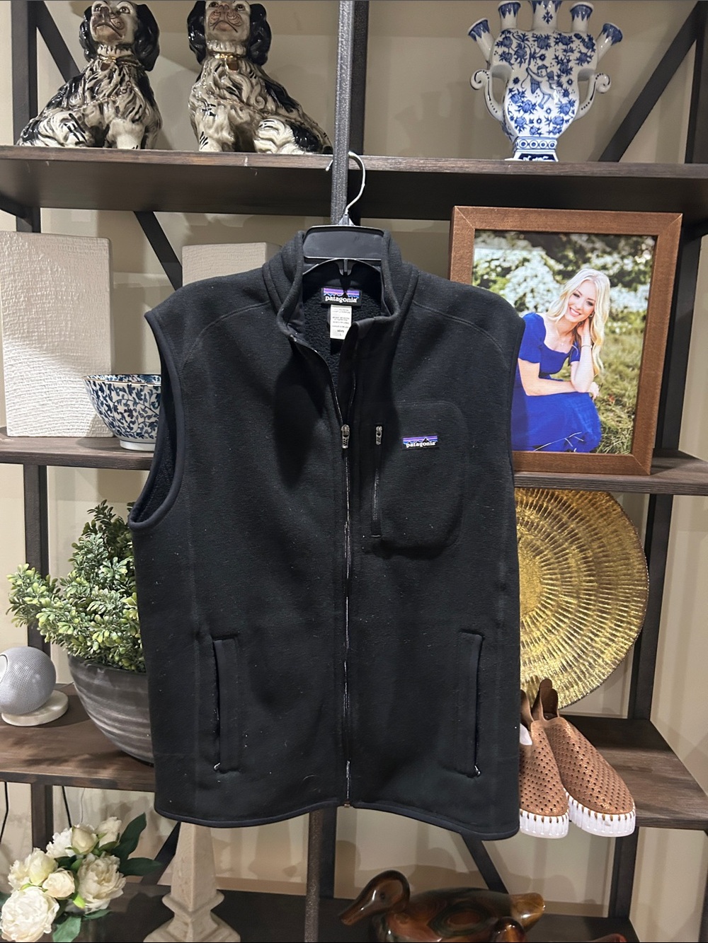 Patagonia Black Men’s Fleece Vest with Zip Chest Pocket large